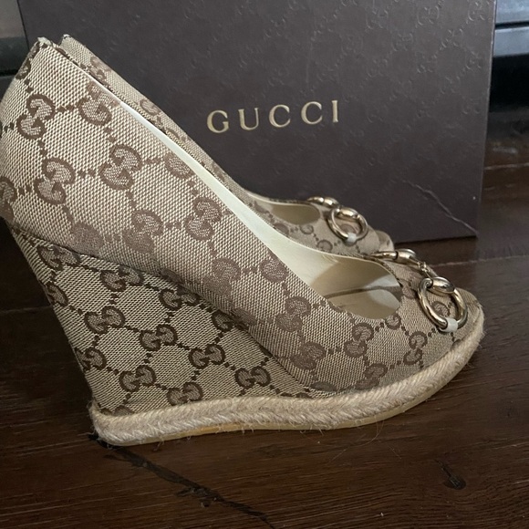 Gucci Sandals - Picture 2 of 5